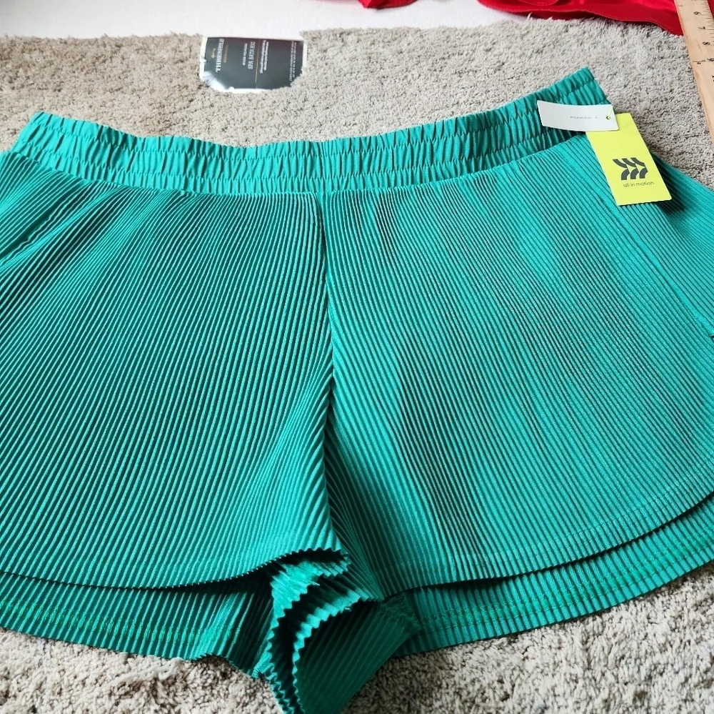 Women's XXL Mid Rise Micro Green Pleated Shorts - All In Motion